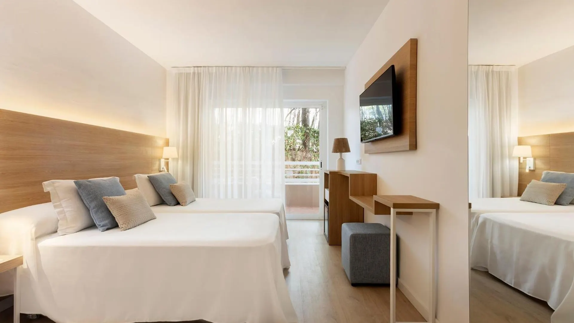 Hotel Cala Font Salou 4*,